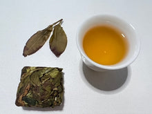 Load image into Gallery viewer, Charcoal- Roasted Narcissus (Shuixian) Tea